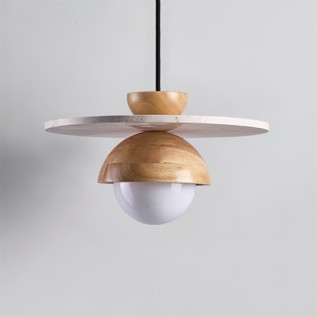 Calvion lámpara colgante de travertino, madera y vidrio con globo