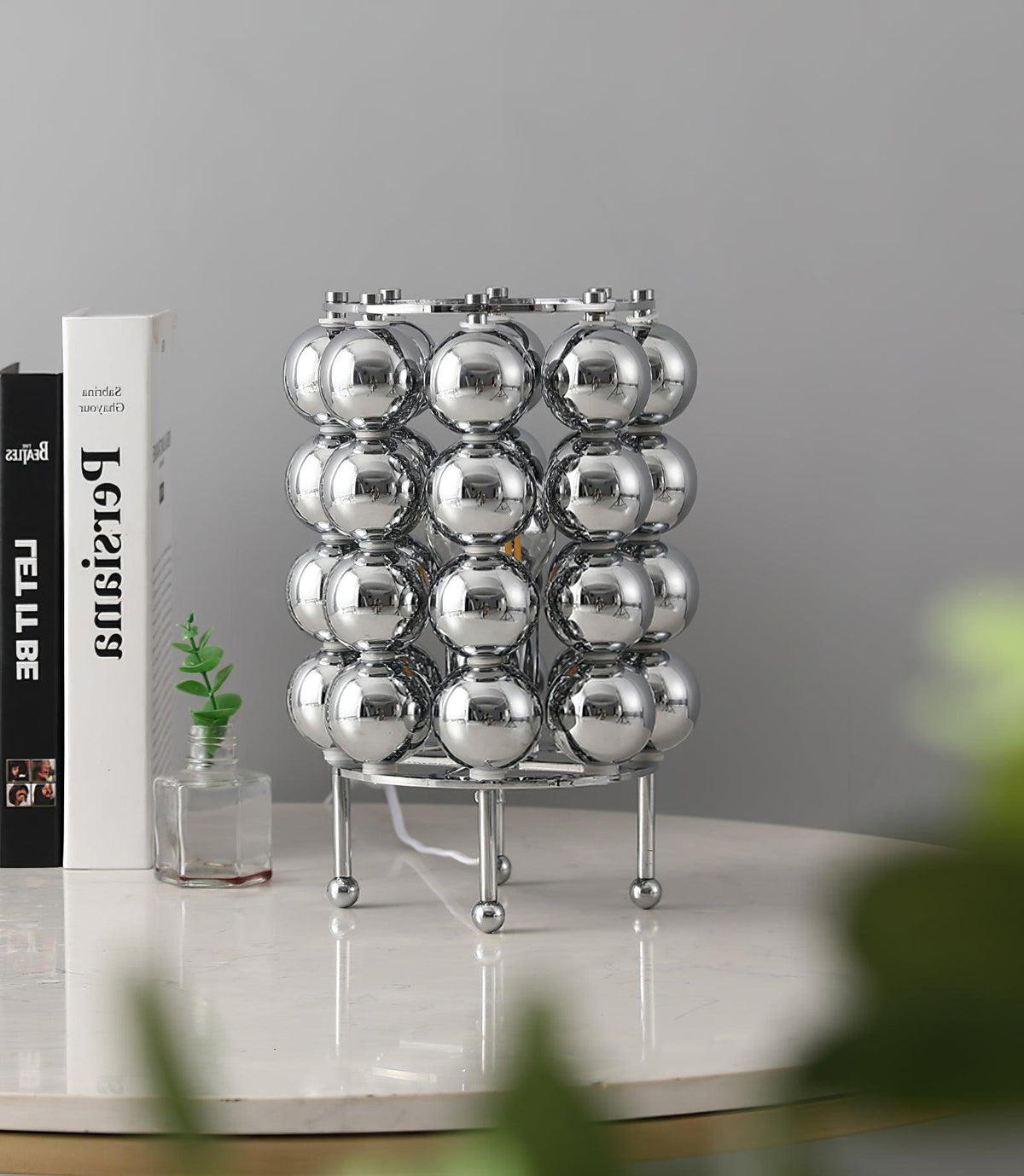 Lirra lámpara de mesa de acero futurista