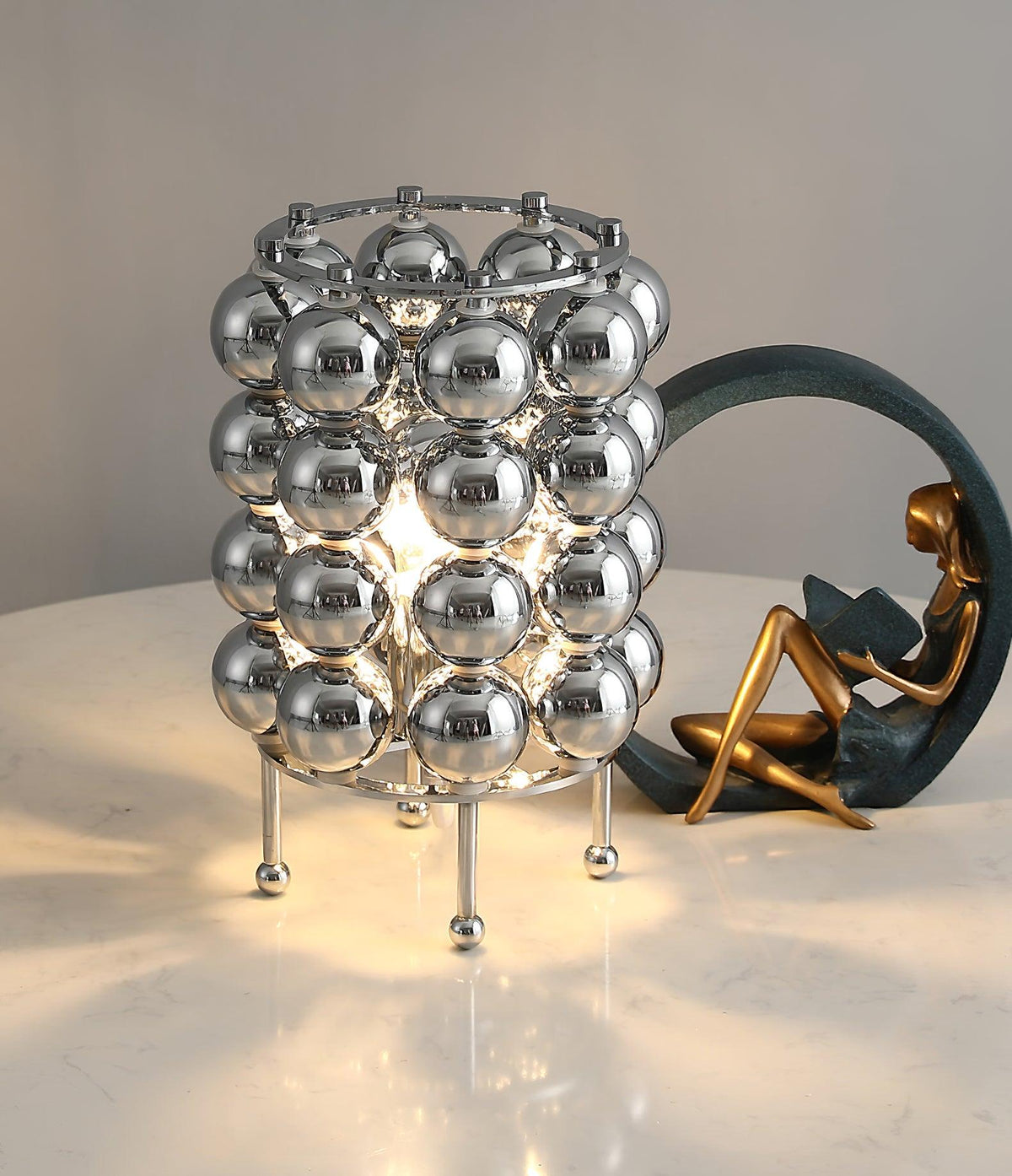 Lirra lámpara de mesa de acero futurista