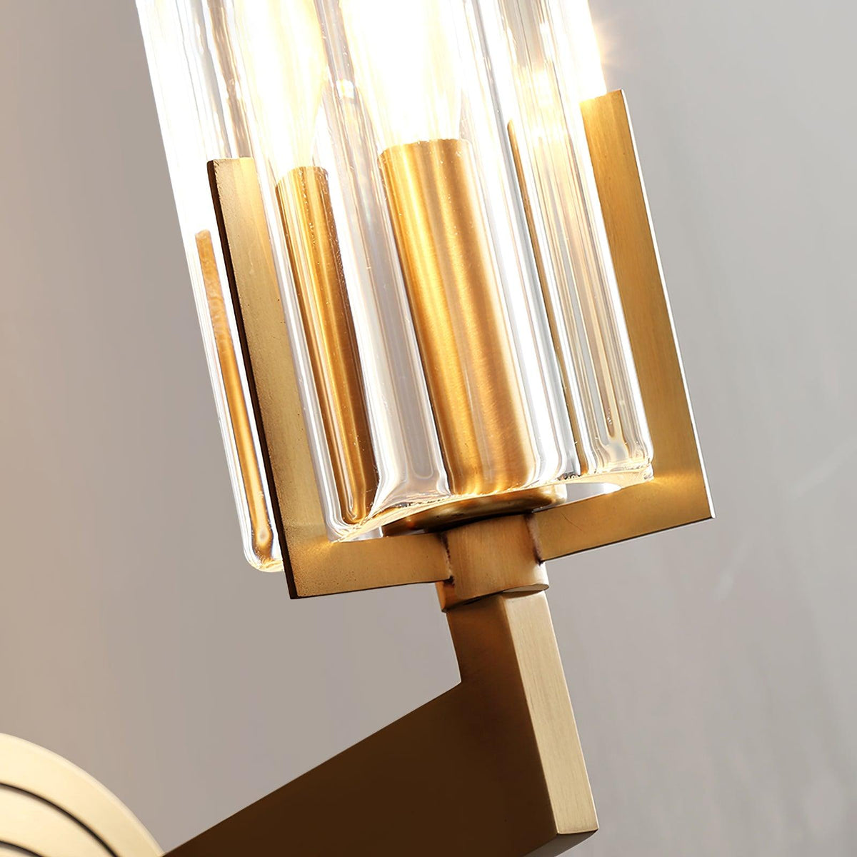 Coen aplique de pared Premium Elegancia en latón con vidrio