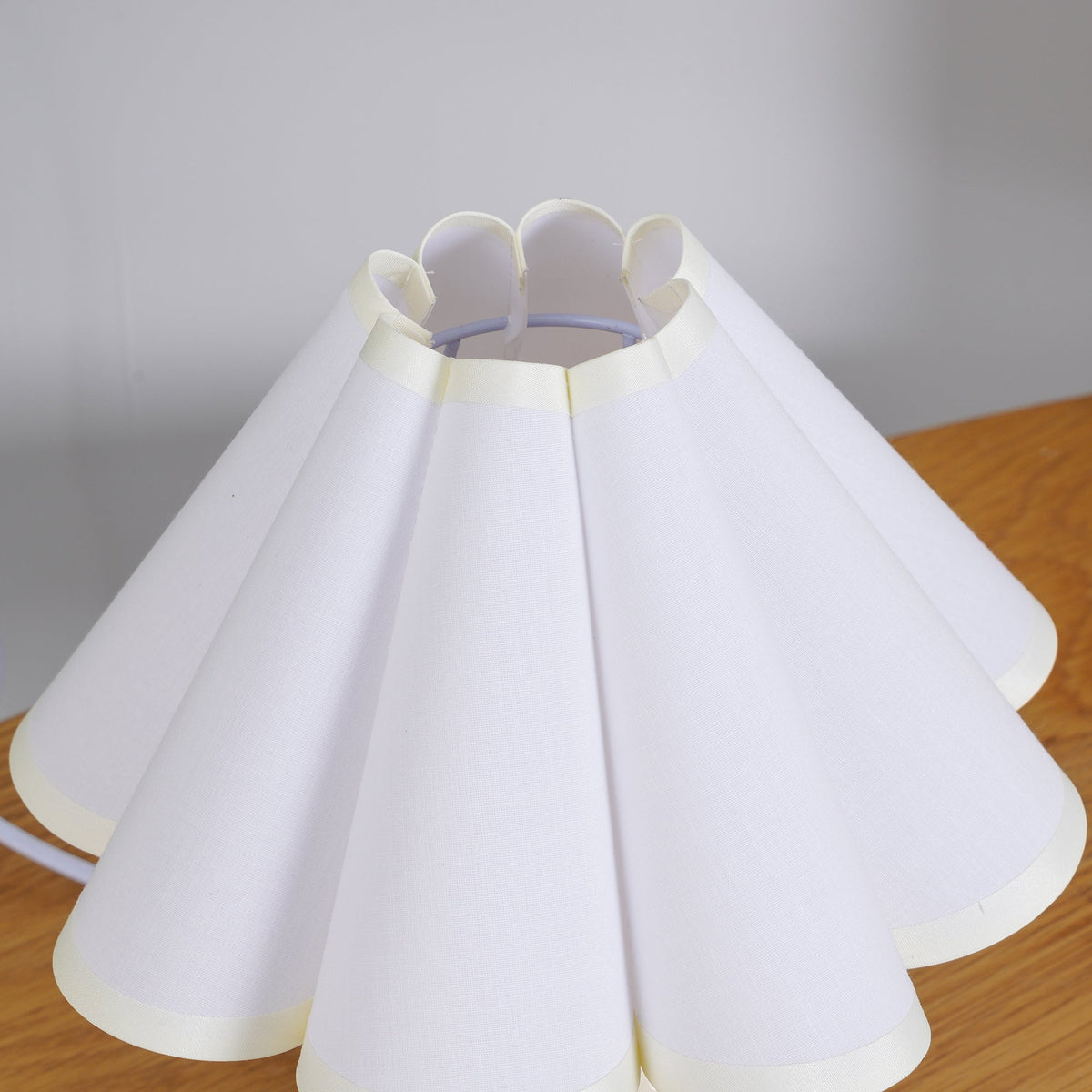 Nirixon lámpara de mesa de tejido caprichosa