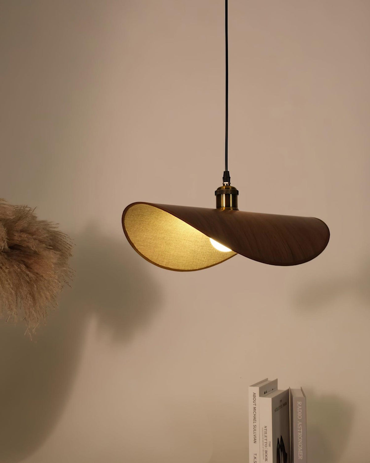 Mirelle lámpara colgante con pantalla de lino y estructura de madera minimalista de tejido