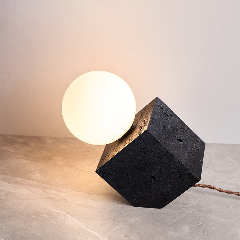Milo lámpara de mesa minimalista negra de travertino