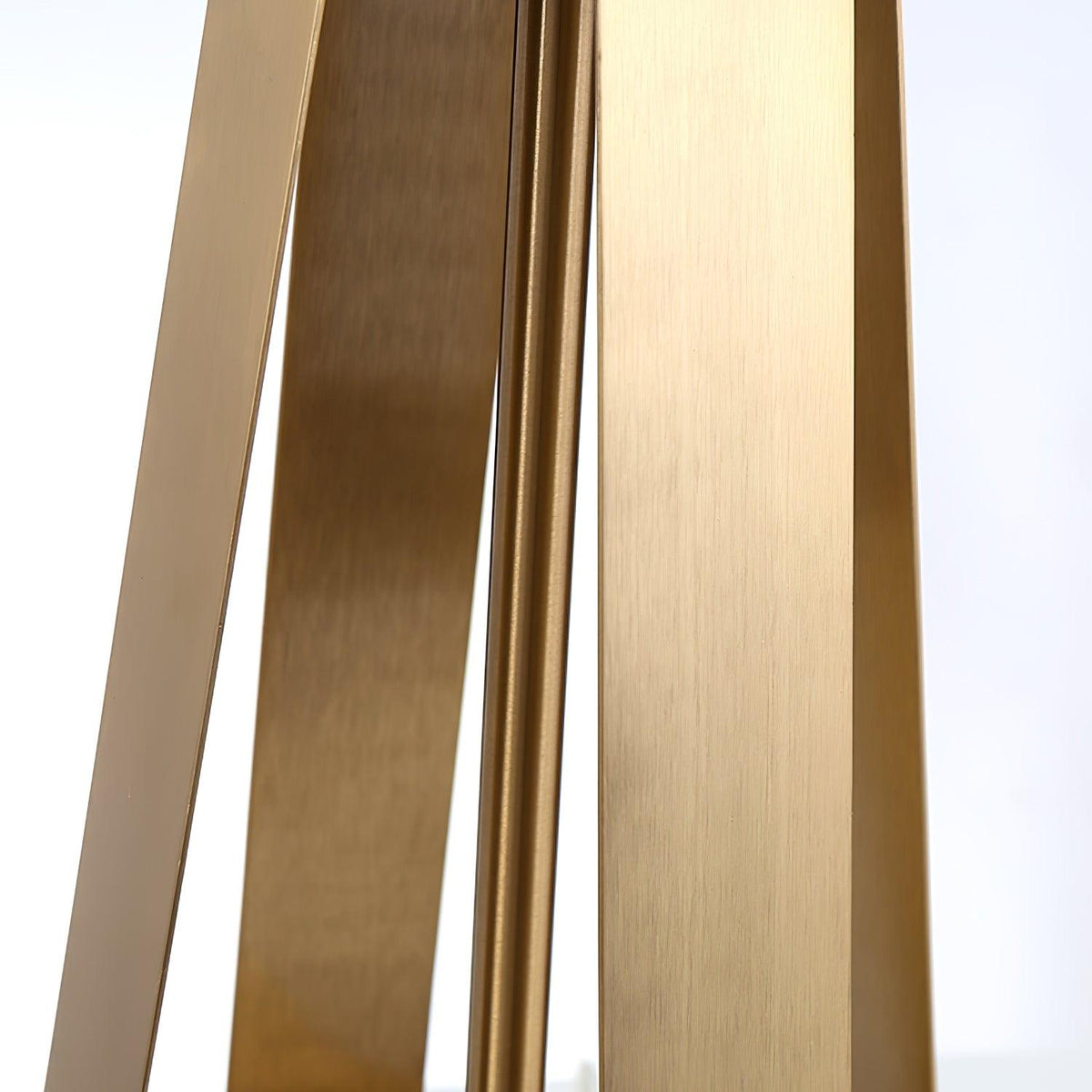 Linorira lámpara de mesa Luxe con tejido