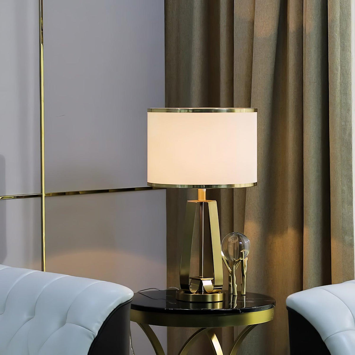 Linorira lámpara de mesa Luxe con tejido
