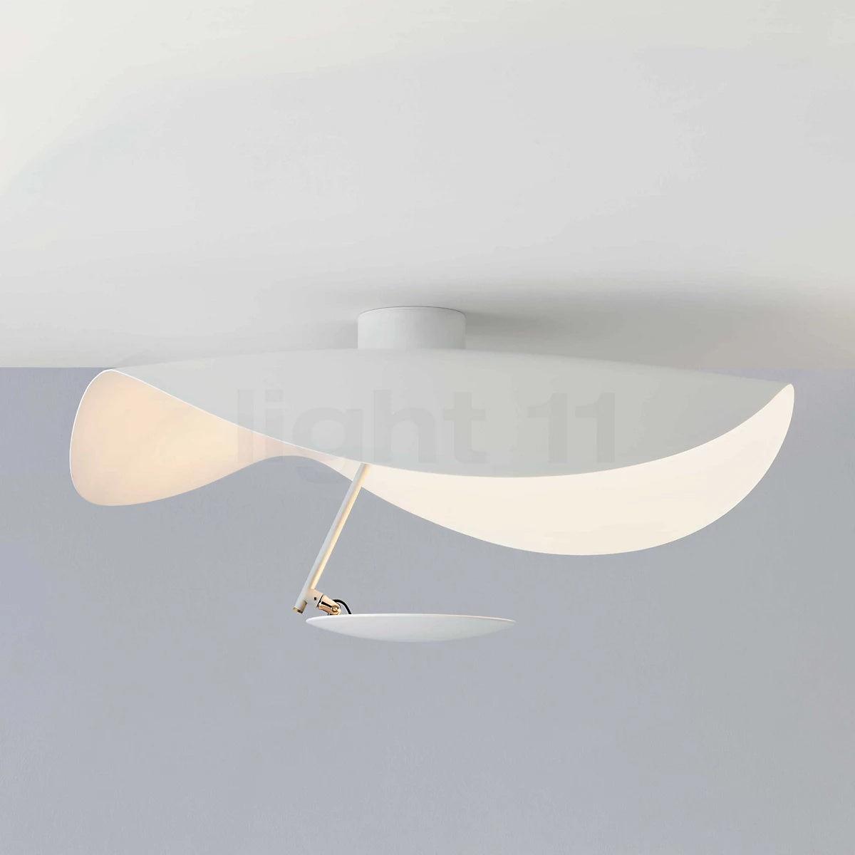 Solenena lámpara de techo Solena con abatidor curvado y interior dorado