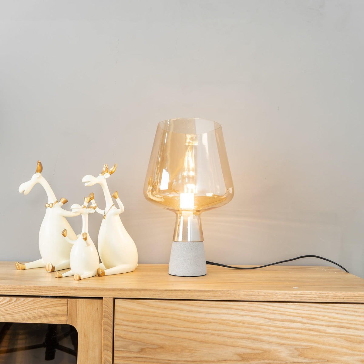 Elairella lámpara de mesa minimalista en cemento