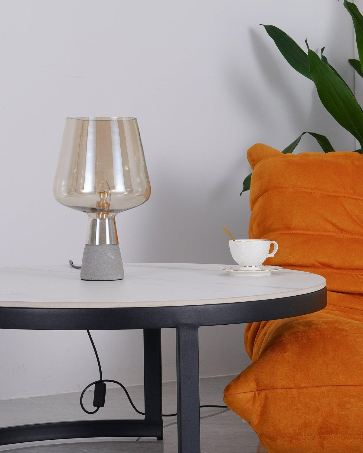 Elairella lámpara de mesa minimalista en cemento