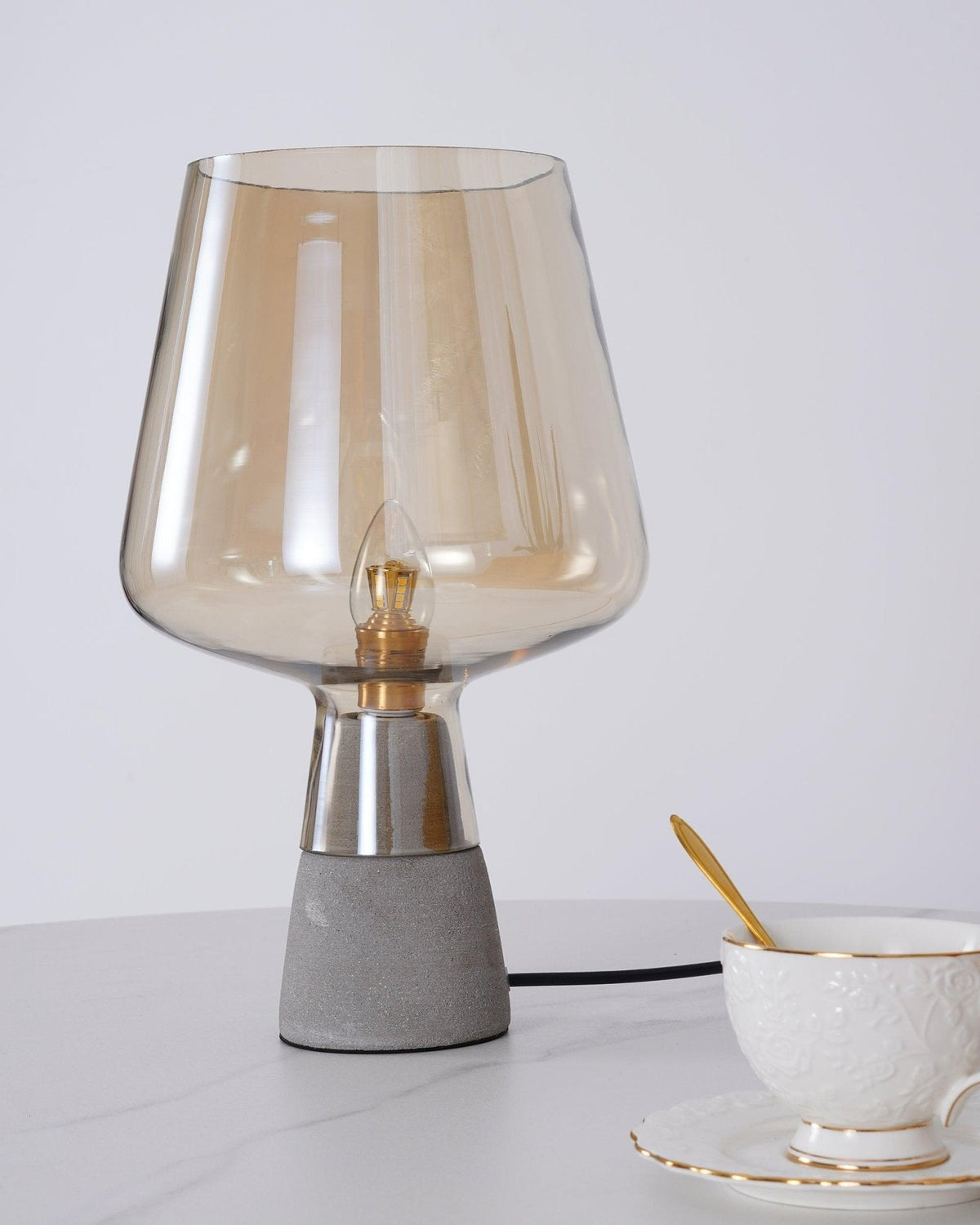 Elairella lámpara de mesa minimalista en cemento
