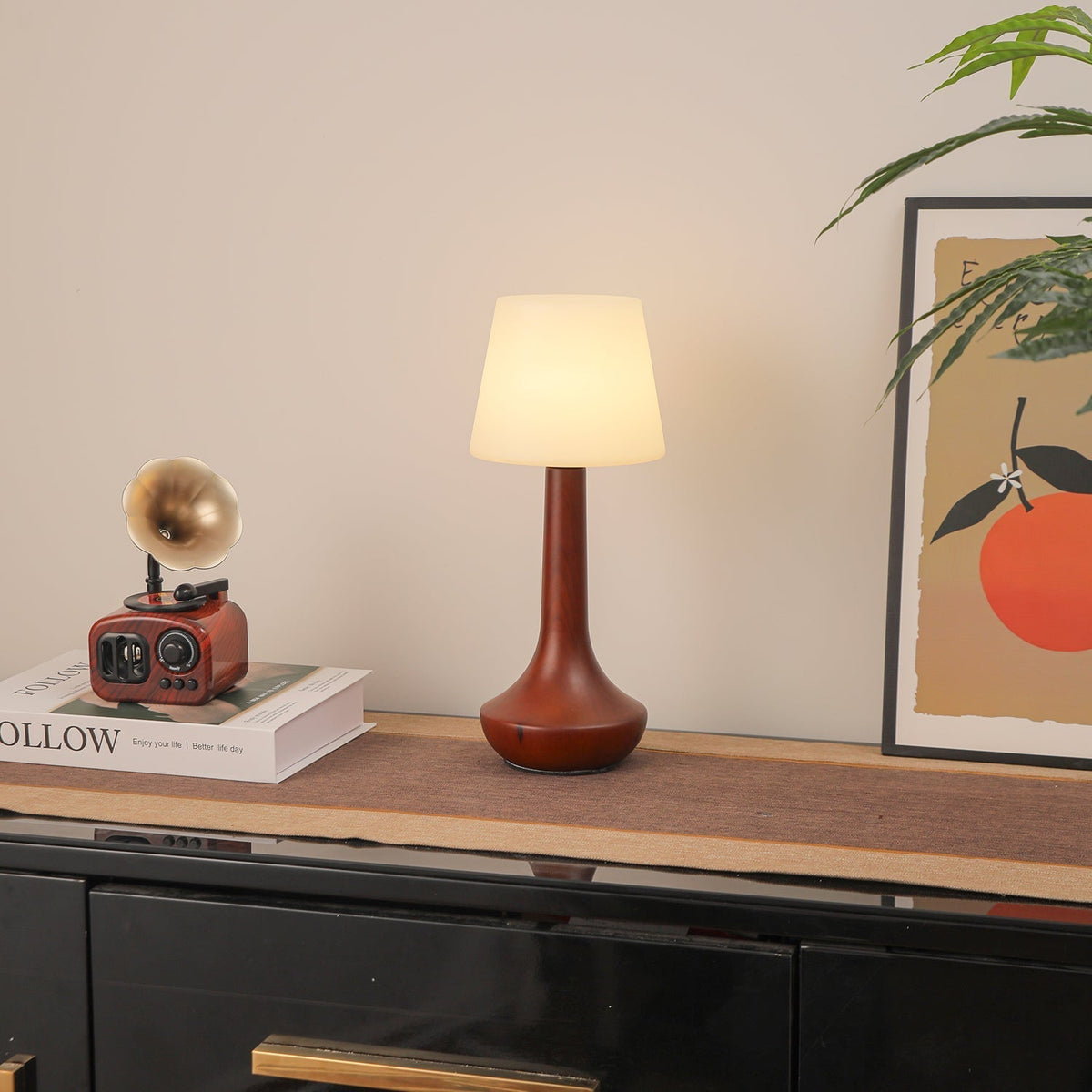 Bello lámpara de mesa de madera