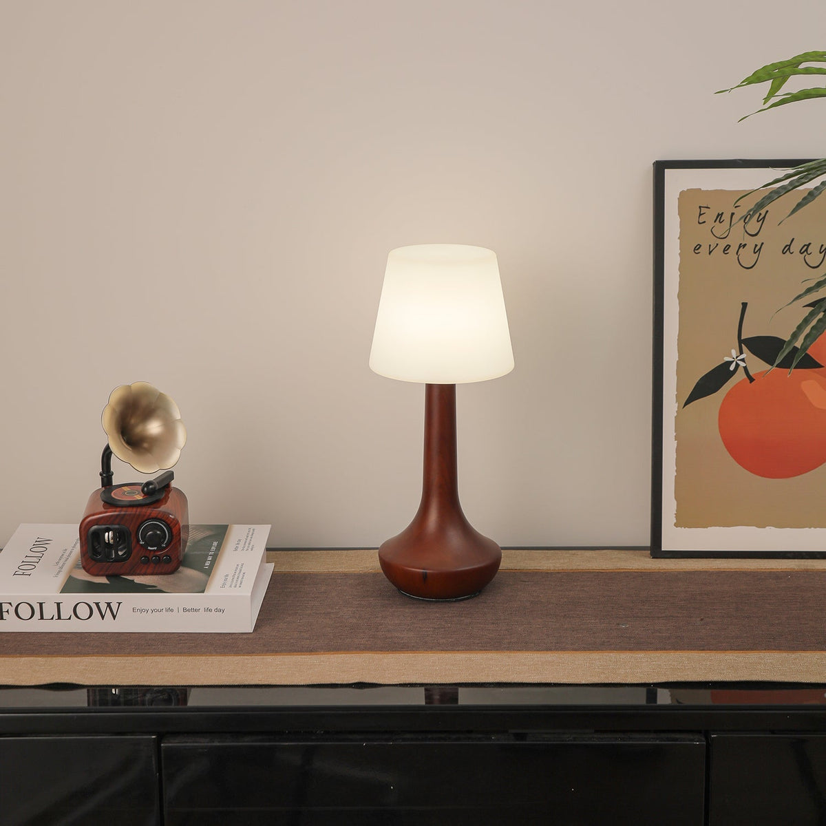 Bello lámpara de mesa de madera