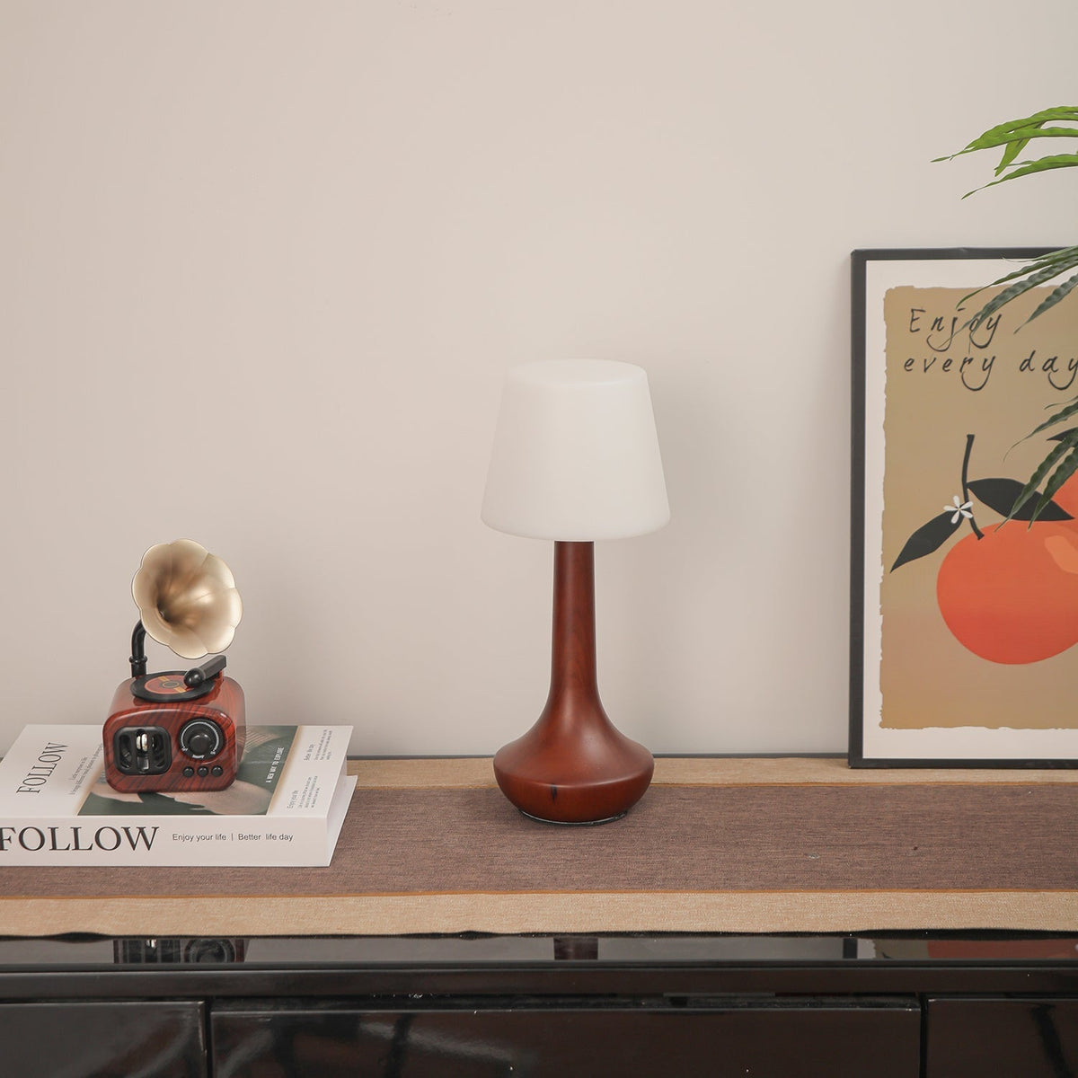 Bello lámpara de mesa de madera