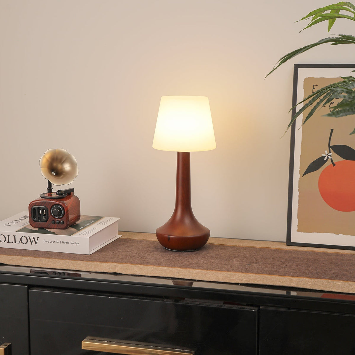 Bello lámpara de mesa de madera