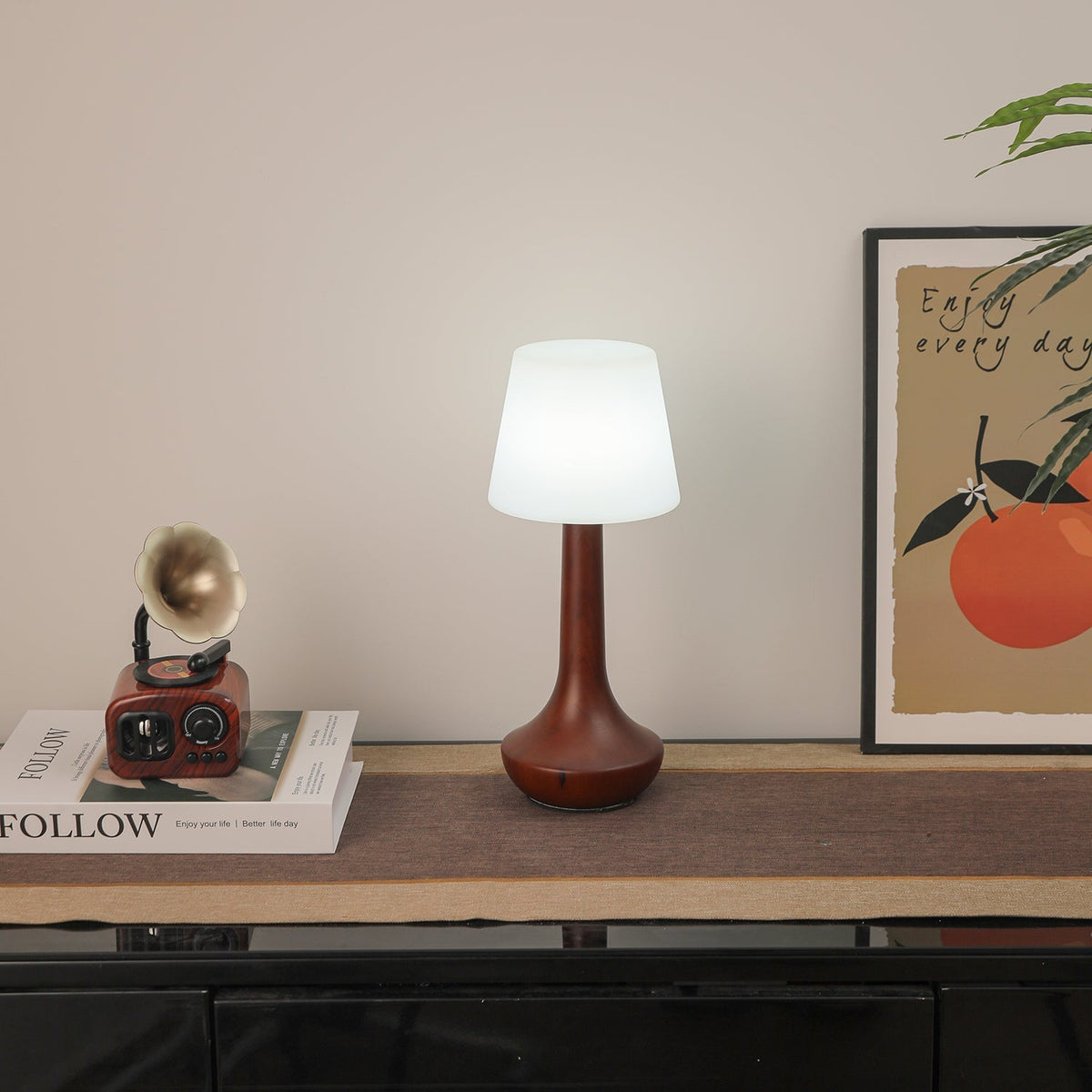 Bello lámpara de mesa de madera