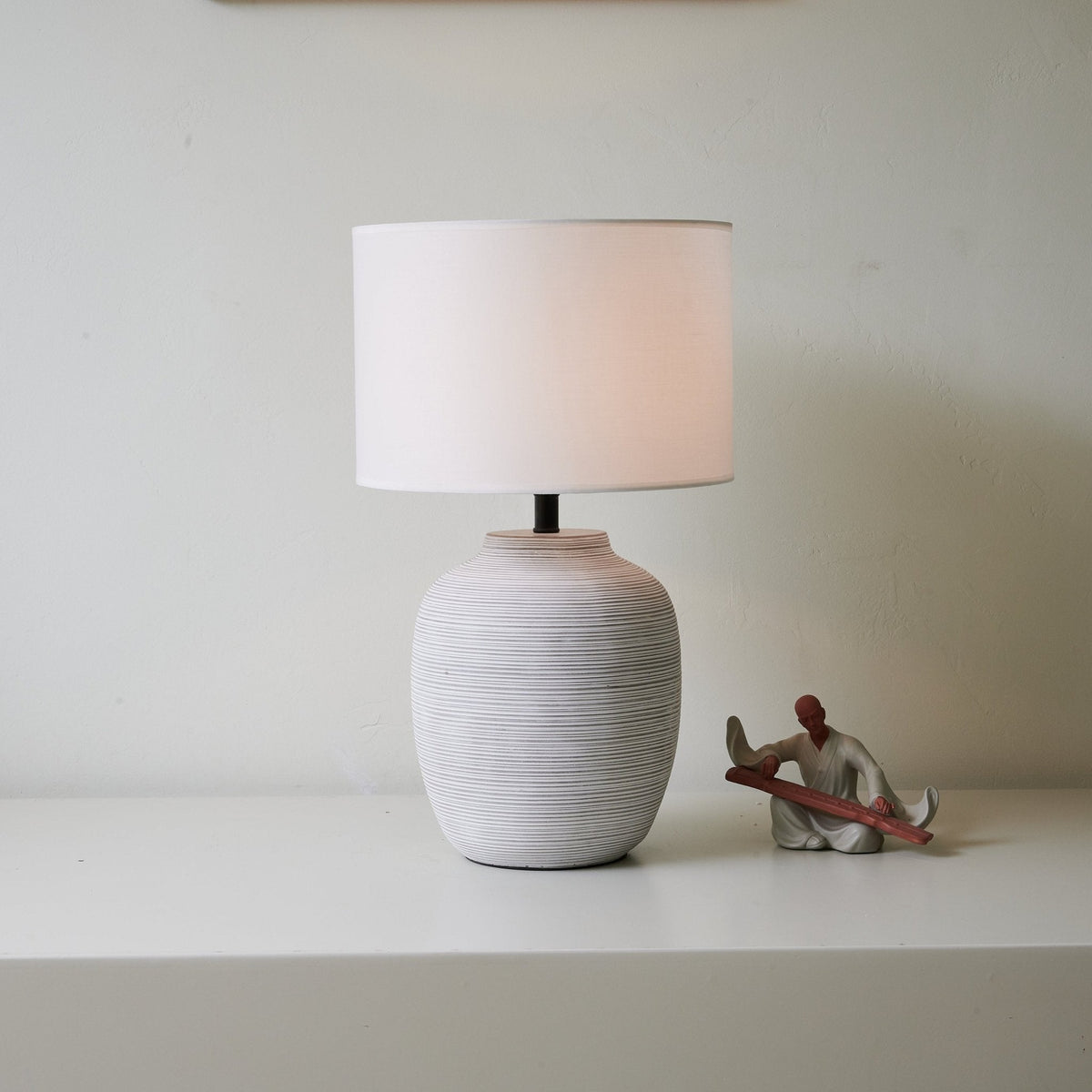 Edward lámpara de mesa minimalista en cerámica