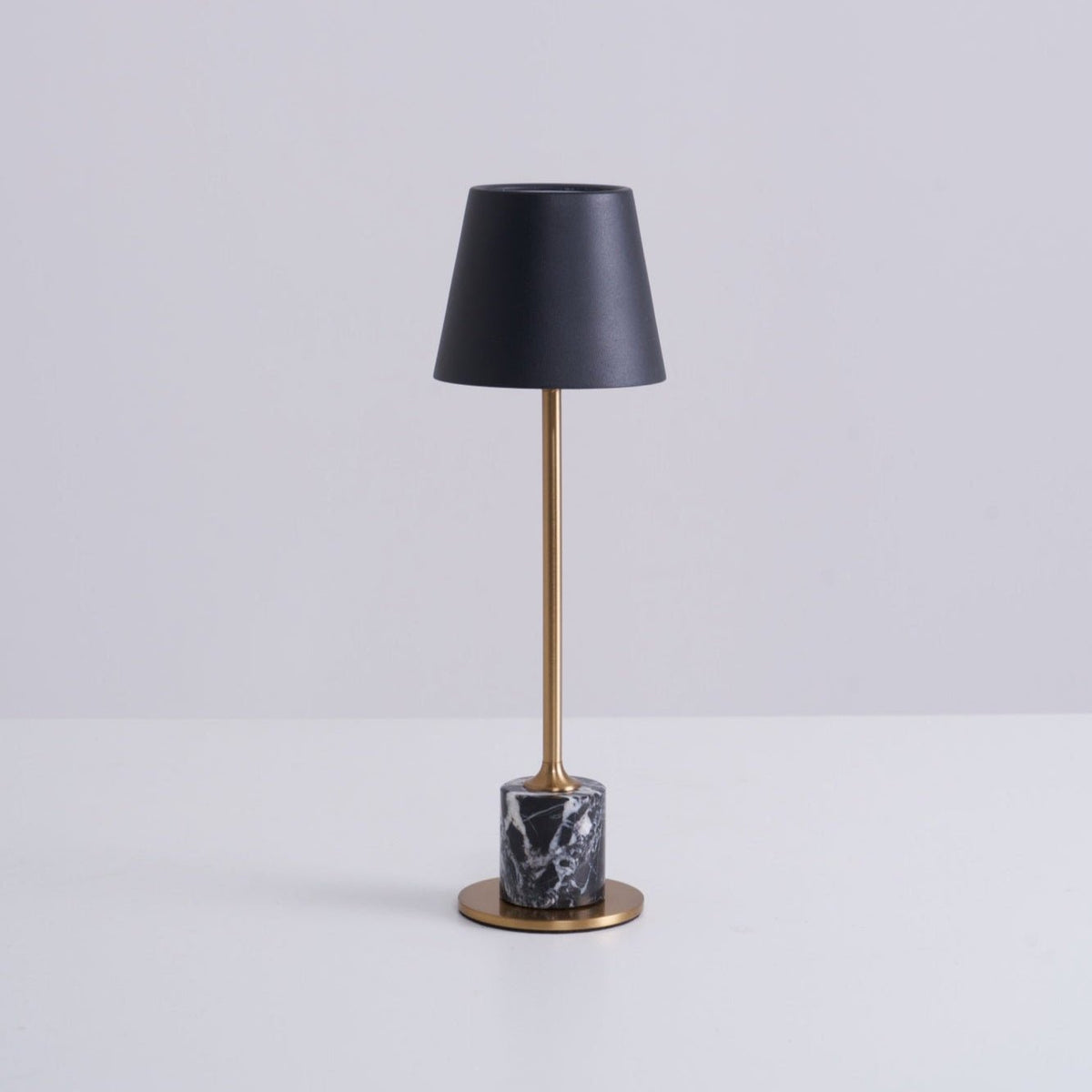 Penny lámpara de mesa minimalista