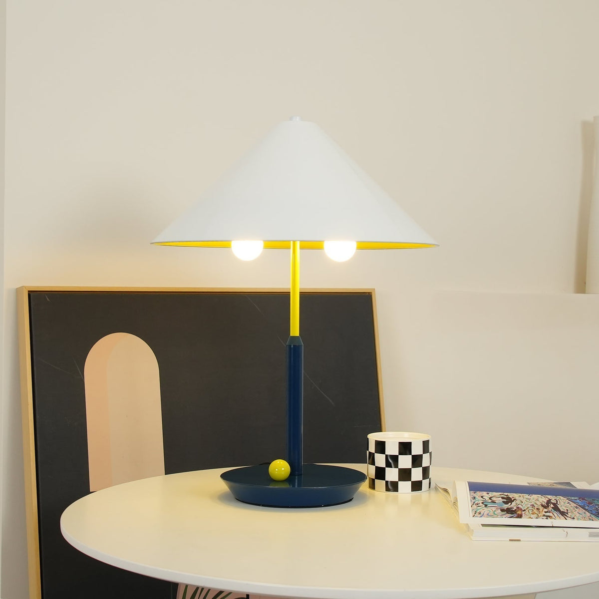 Liorinina lámpara de mesa moderna