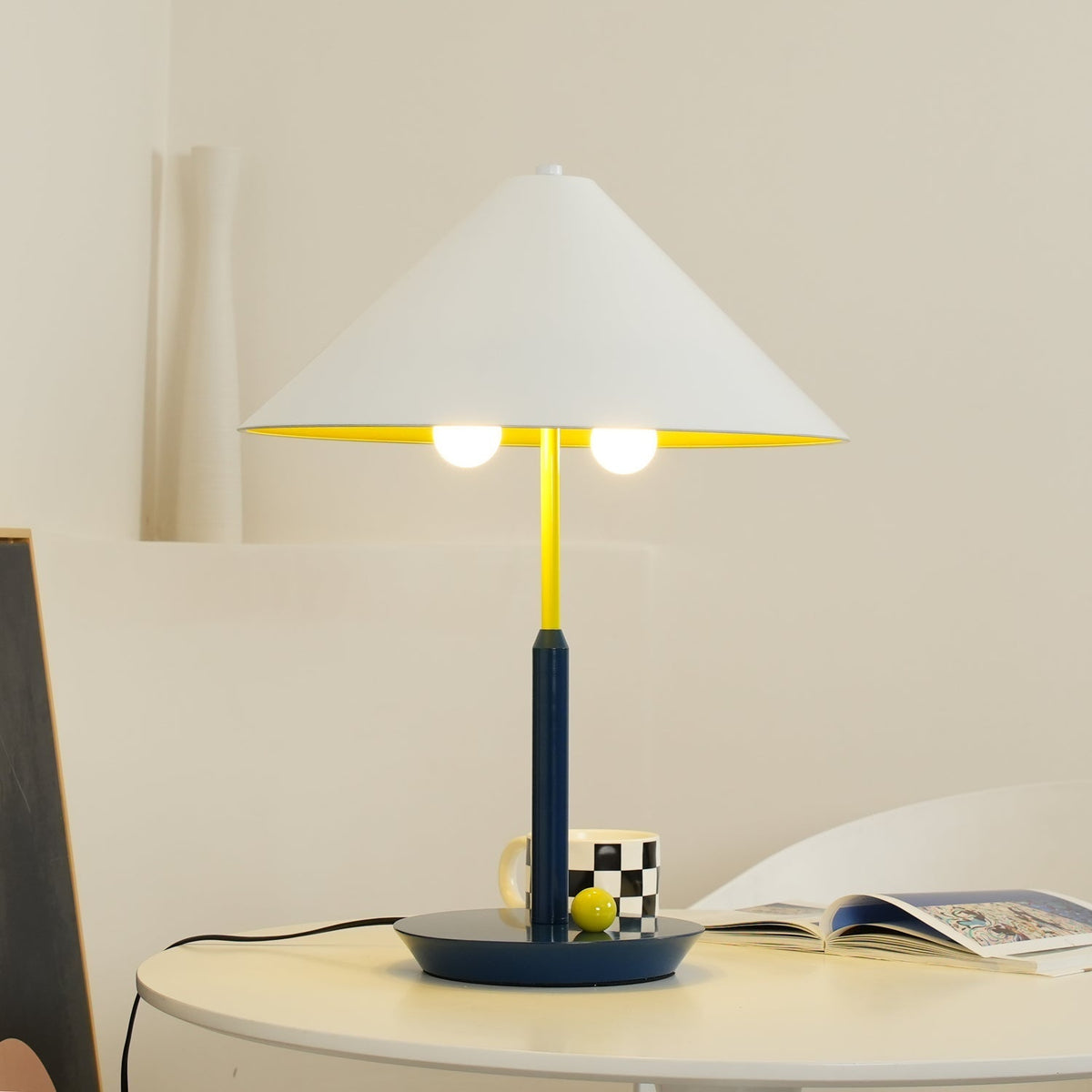 Liorinina lámpara de mesa moderna