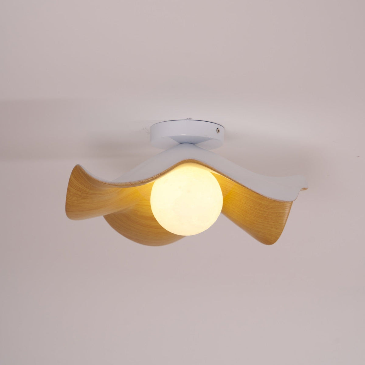 Belenor lámpara de techo Lotus Leaf con acabado de madera y blanco