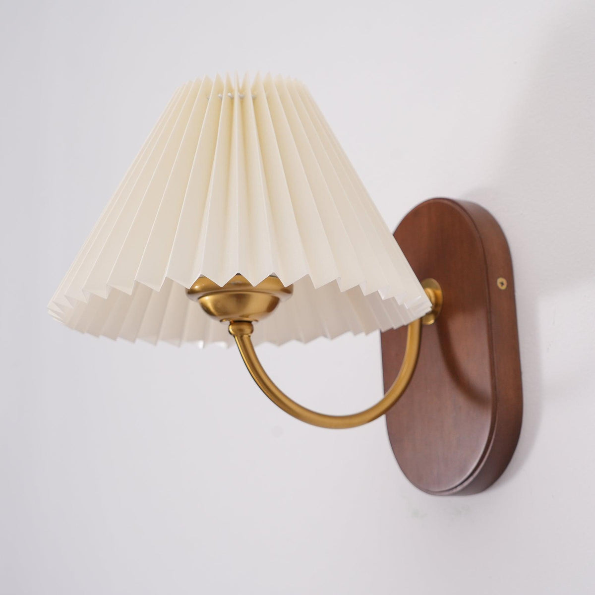 Teriiraine aplique de pared vintage con sombra plisada