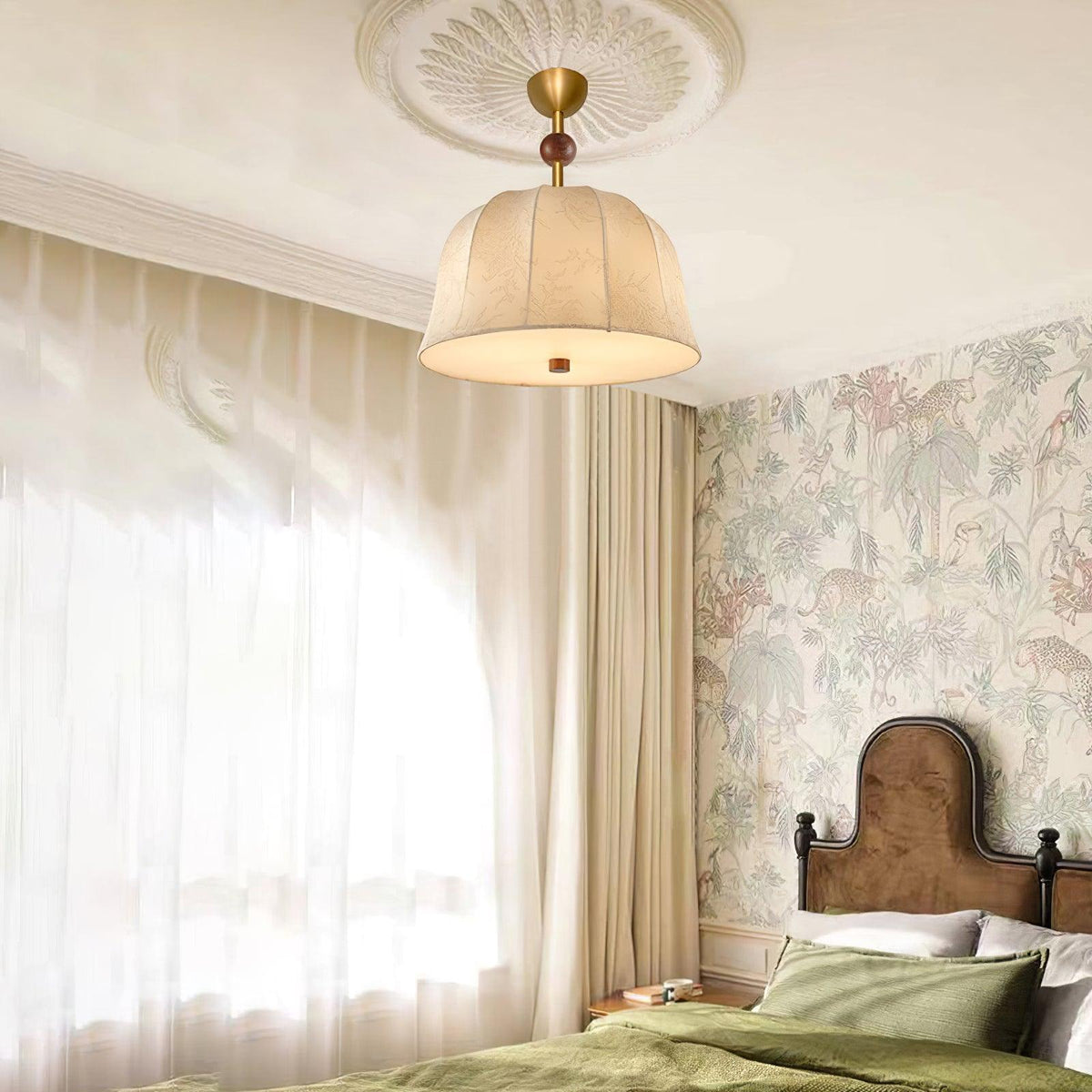 Lámpara de techo en tela, metal y madera para interiores cálidos elegantes