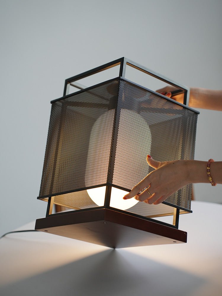 Bravik lámpara de mesa