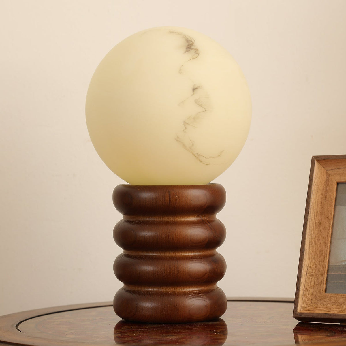Novar lámpara de mesa de madera contemporánea