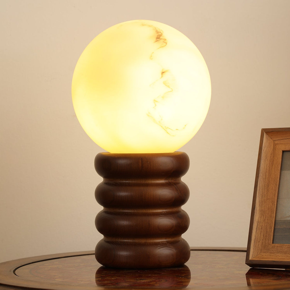 Novar lámpara de mesa de madera contemporánea