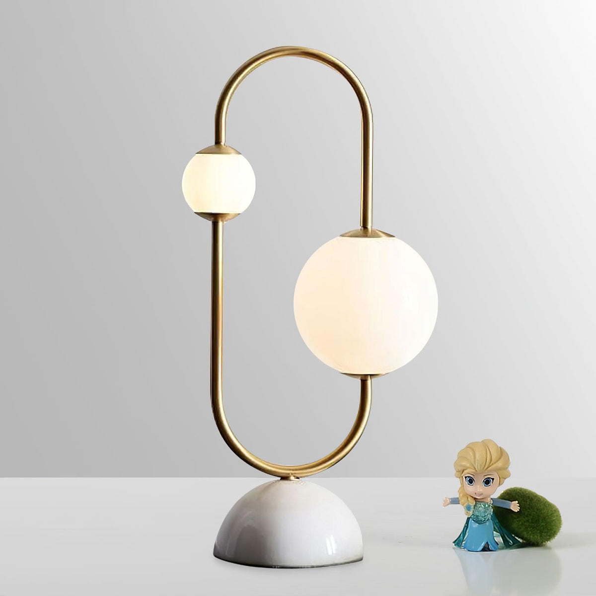 Adin lámpara de mesa moderna