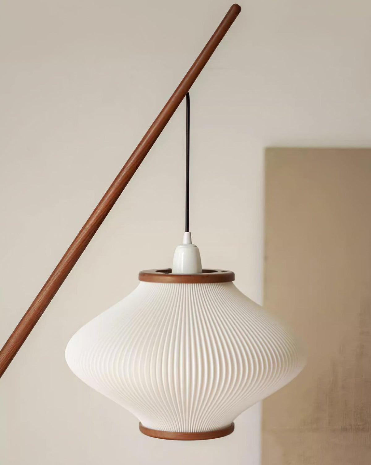 Ervenil lámpara de pie de madera y vidrio estilo mid-century