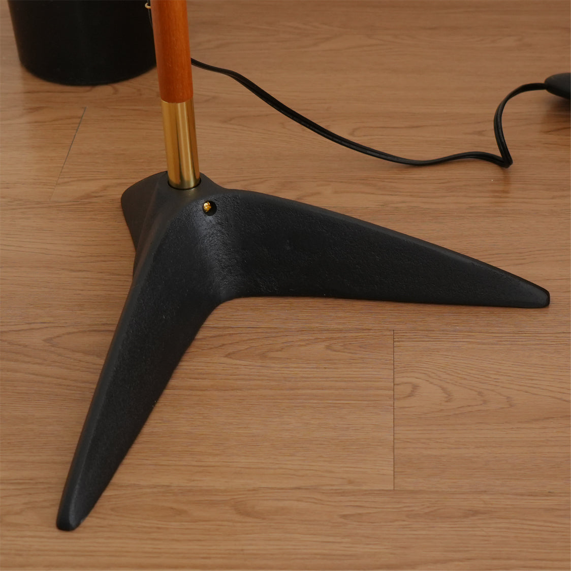 Ervenil lámpara de pie de madera y vidrio estilo mid-century