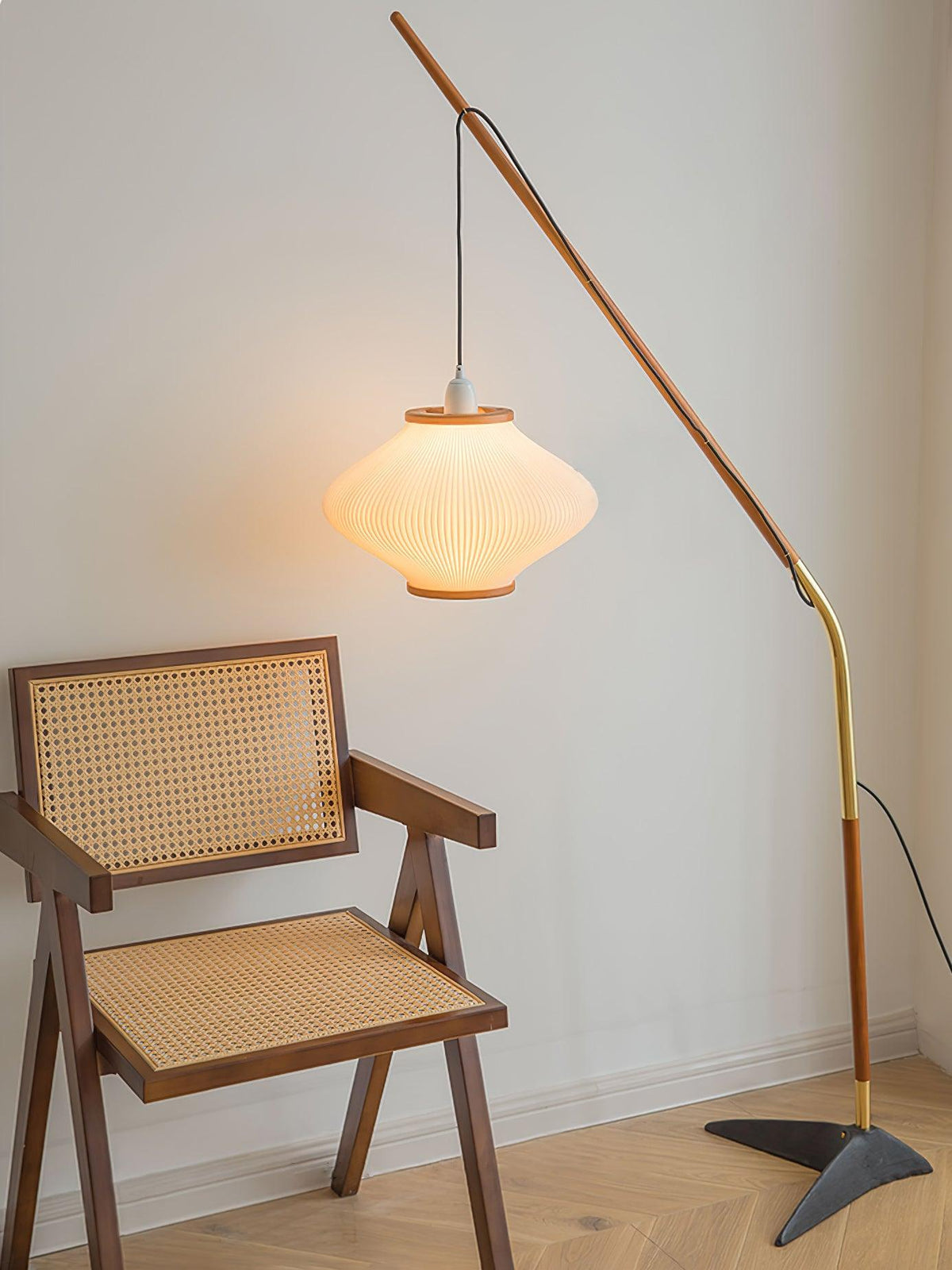 Ervenil lámpara de pie de madera y vidrio estilo mid-century
