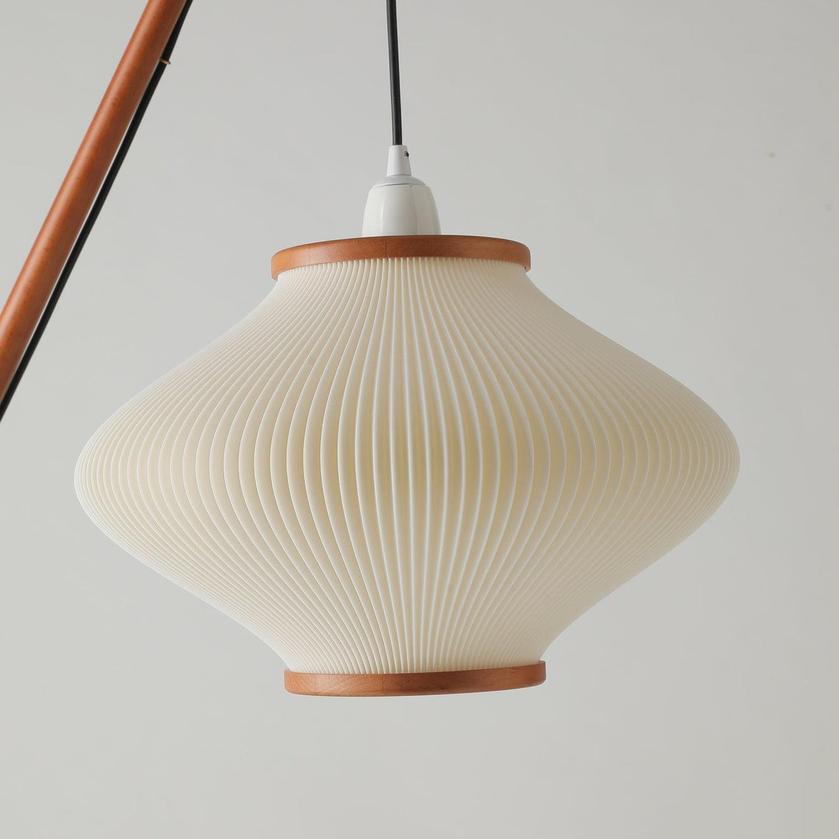 Ervenil lámpara de pie de madera y vidrio estilo mid-century