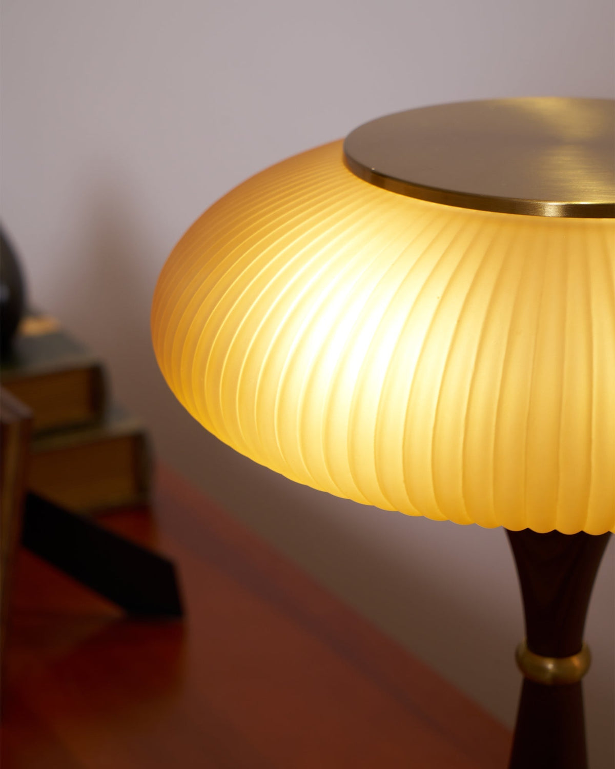 Vevelo lámpara de mesa de madera vintage