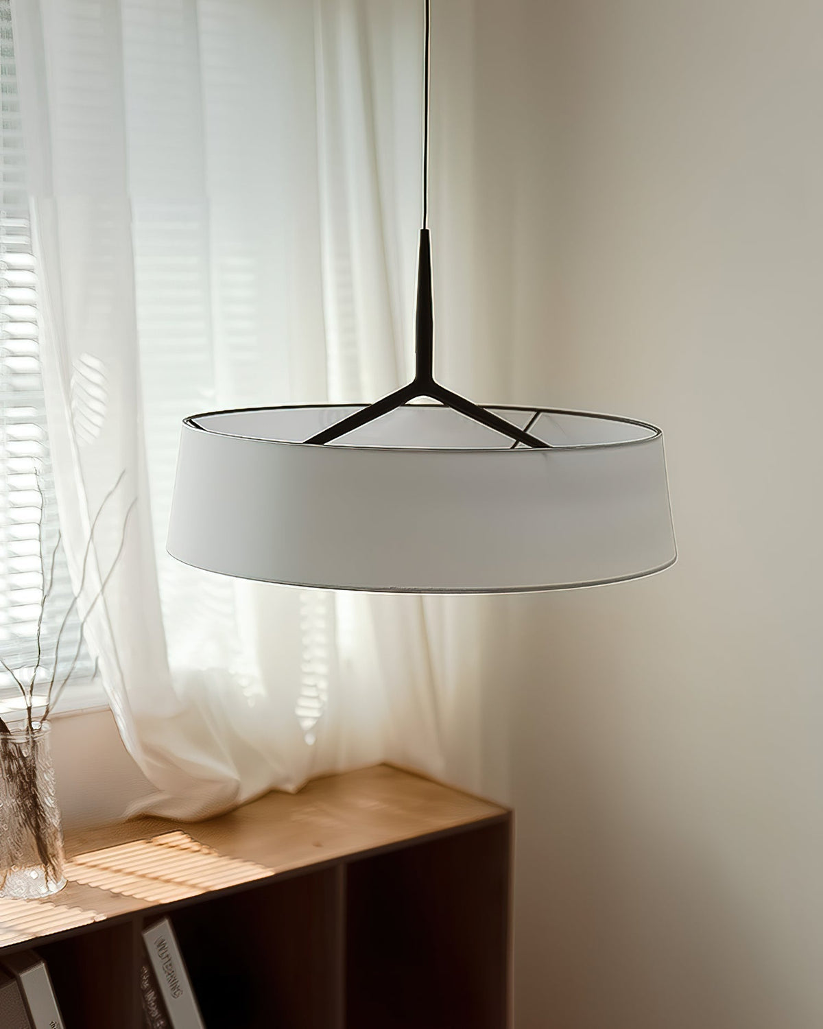 Liora lámpara colgante de tejido blanco en forma de tambor negra minimalista