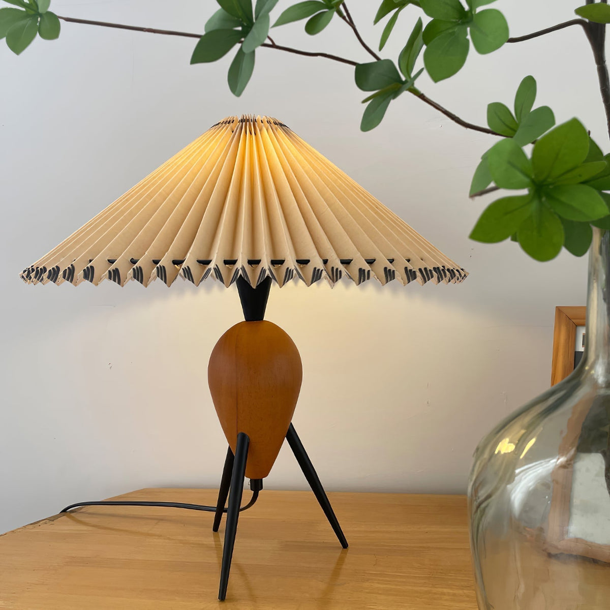 Elyse lámpara de mesa de madera y tejido