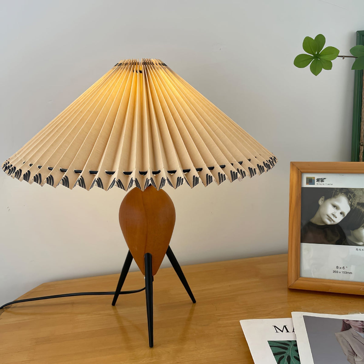 Elyse lámpara de mesa de madera y tejido