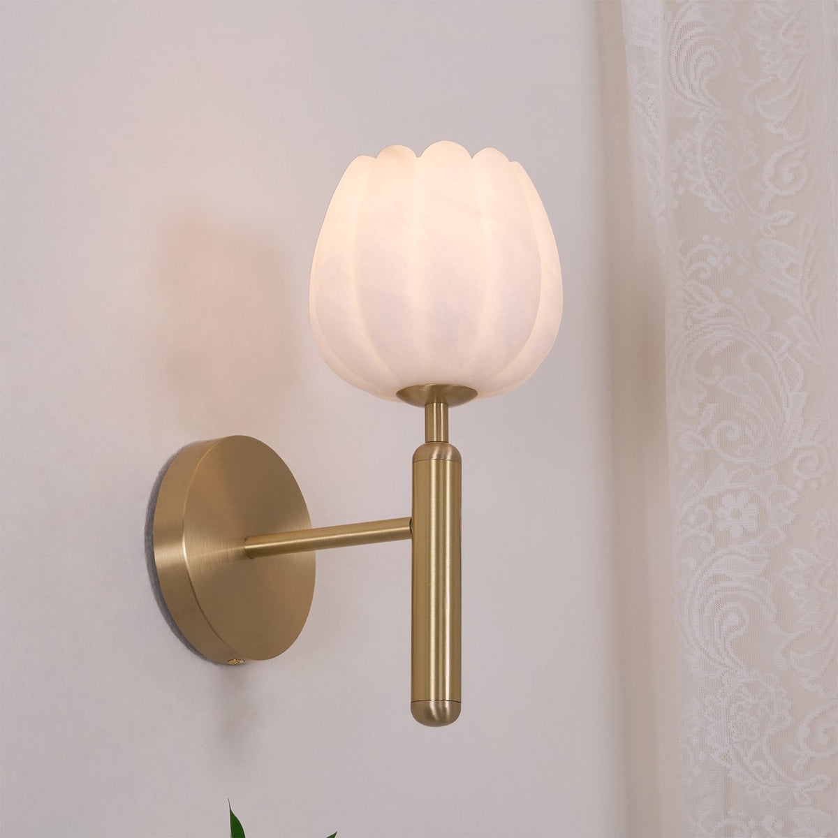 Nivarina aplique de pared Floral alabastro latón