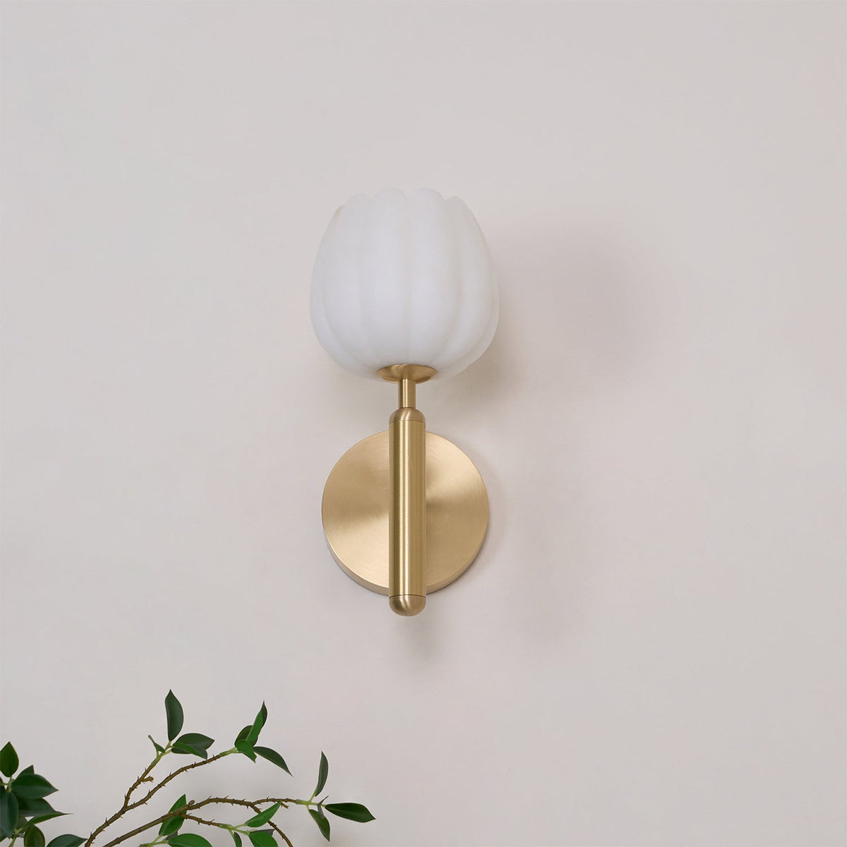 Nivarina aplique de pared Floral alabastro latón