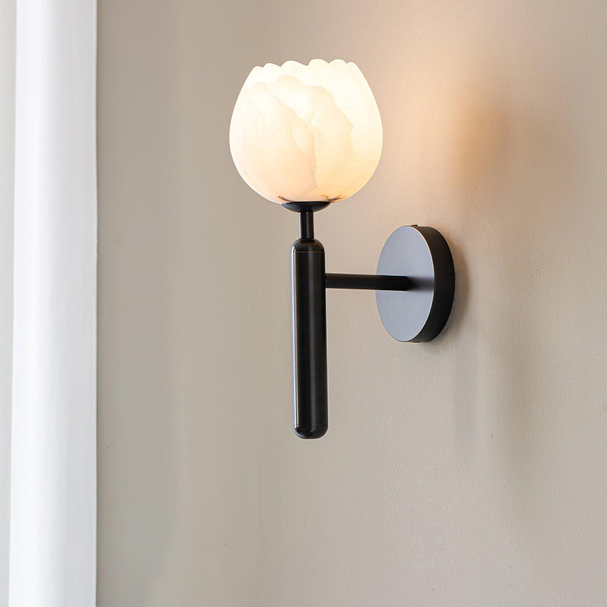 Nivarina aplique de pared Floral alabastro latón