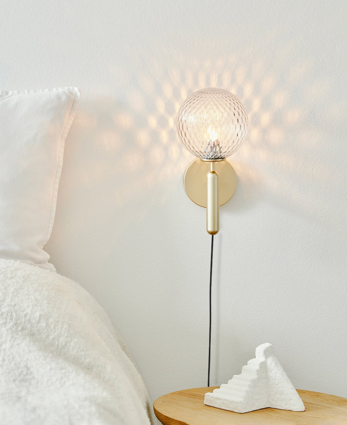 Kynlo aplique de pared con globos de vidrio claro estilo nórdico enchufable esfera