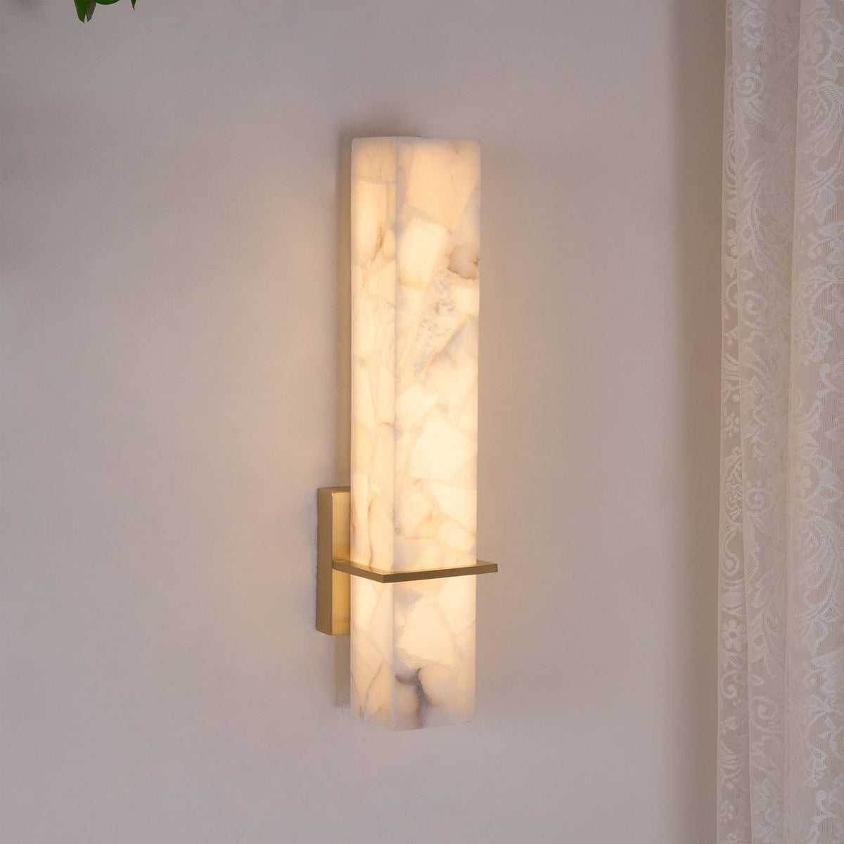 Eiriaya aplique de pared blanco alabastro latón moderno cuboide