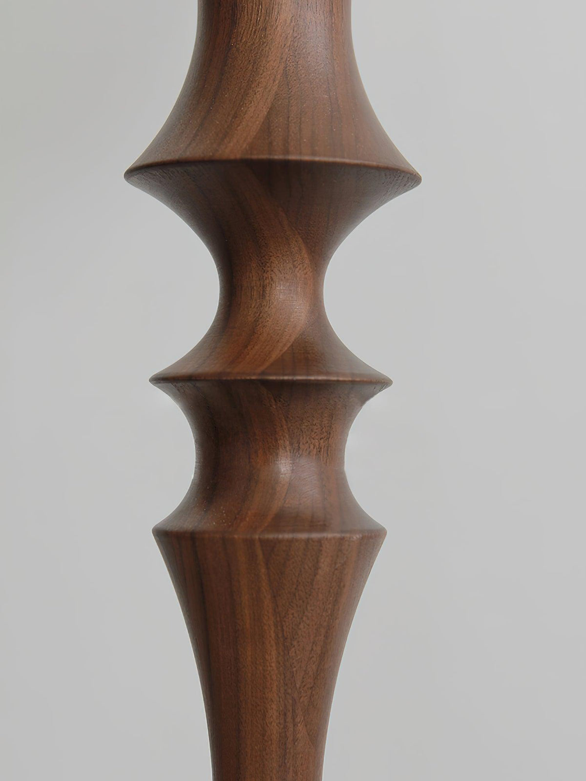 Vilten lámpara de pie elegante de madera