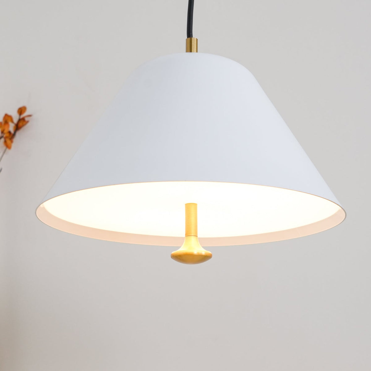 Evir lámpara colgante en vidrio, latón y estilo minimalista