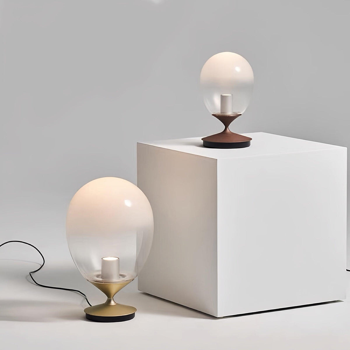Unex lámpara de mesa artística dorada de vidrio
