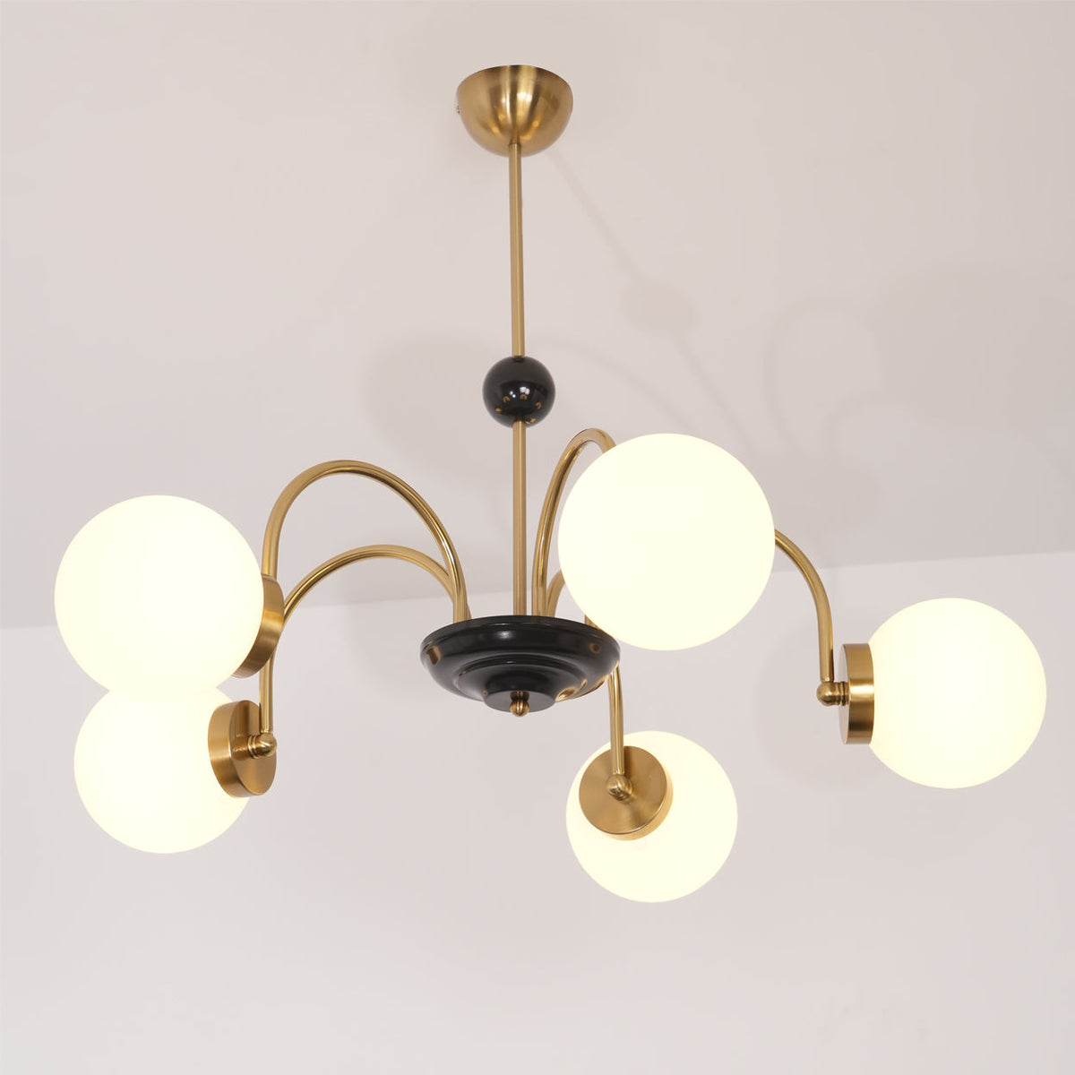 Lámpara de araña con brazos curvos y globos modernos estilo para comedor esfera