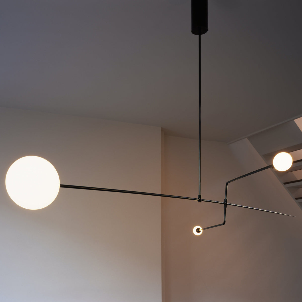 Lustra Chandelier Mobile Black Minimalist