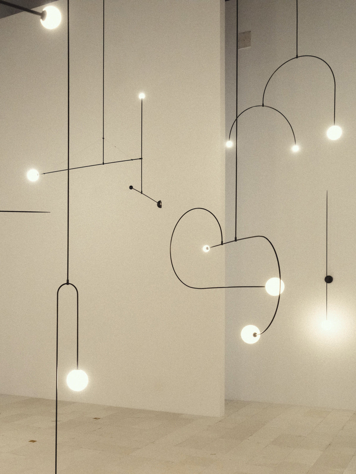 Lustra Chandelier Mobile Black Minimalist