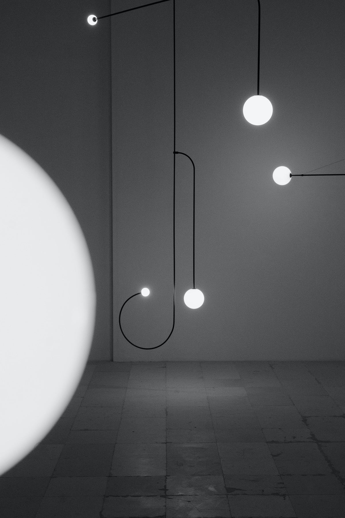 Lustra Chandelier Mobile Black Minimalist