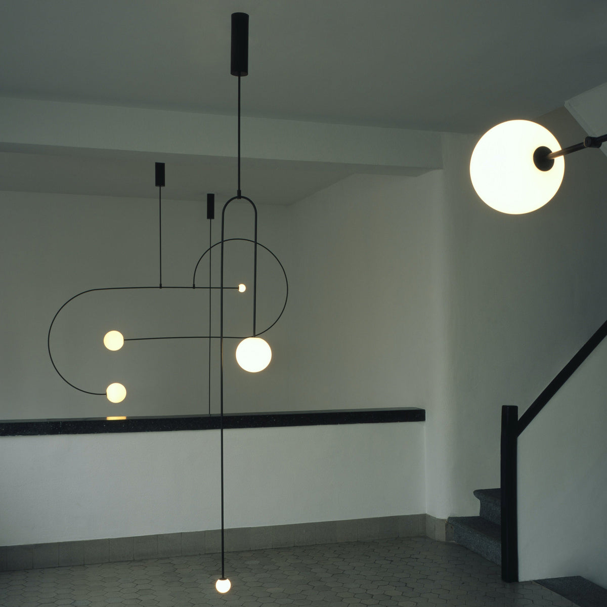 Lustra Chandelier Mobile Black Minimalist